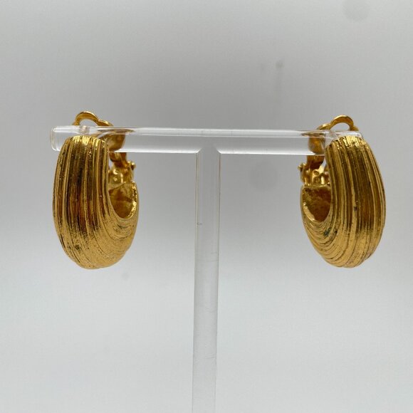 Vintage Thick BUTLER Gold Tone Hoops Clip On Earrings Large Signed Designer 5th - Picture 1 of 9